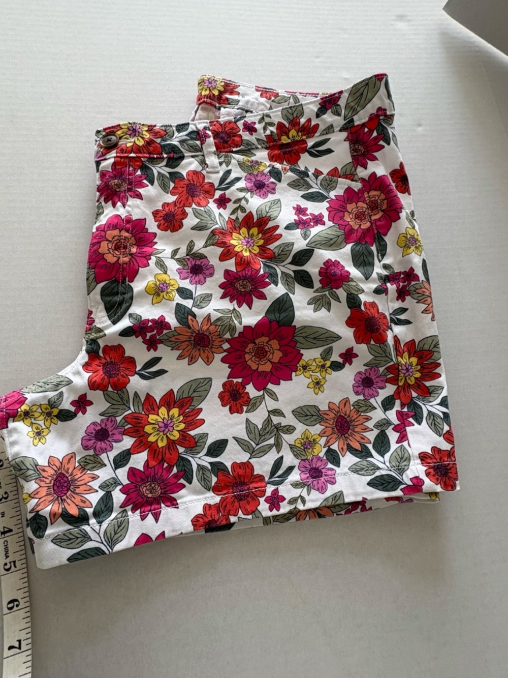 St.John"s Bay Floral Pattern 5" Short With Pockets - Plus Size 18. - Picture 7 of 7